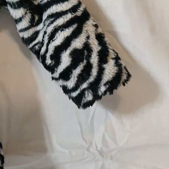 Little Lass Faux Fur Zebra Print/Pink Trim Jacket Size 2T - Picture 4 of 8